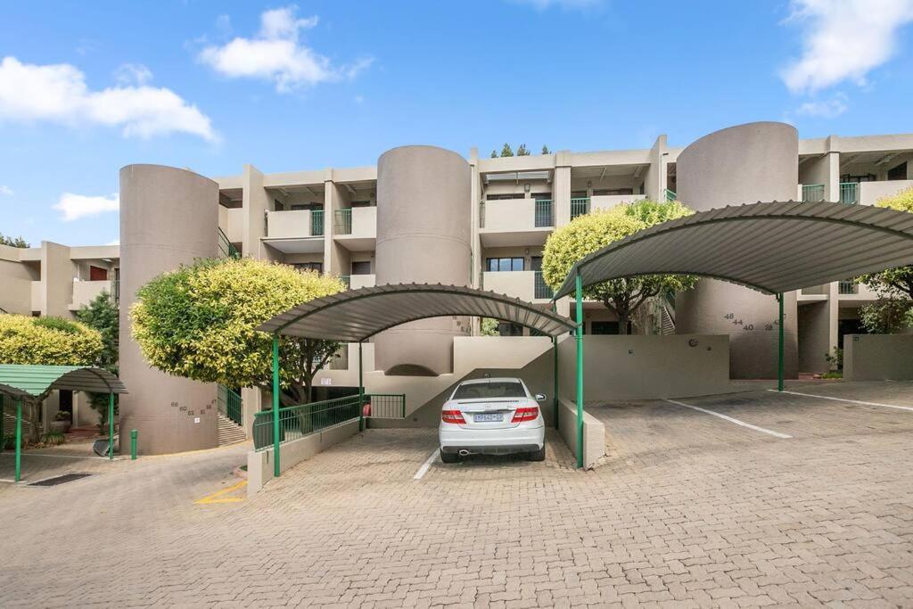 Antibes In West Road South Sandton Apartment Johannesburg Exterior photo